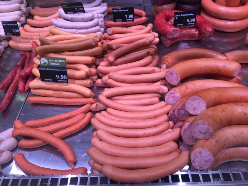 charcuterie-TRANS EN PROVENCE-min_sausages_meat_butchery-1069321